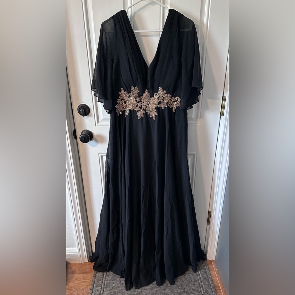 SHEIN Belle Butterfly Sleeve Appliques Maxi Prom Dress
